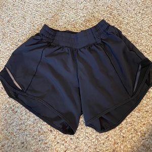black lululemon hotty hot shorts